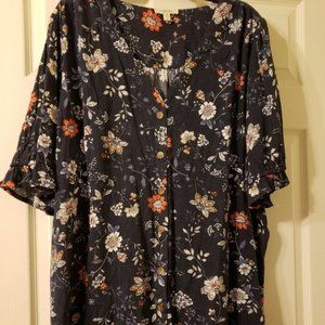 NWOT ** Darling Floral Top With Button Front